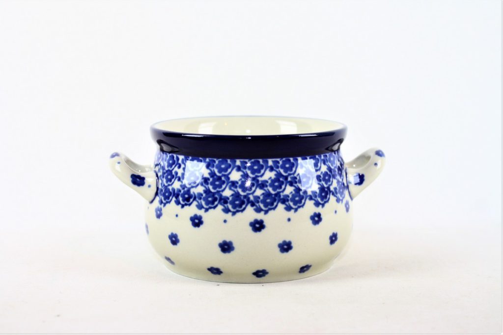 Bunzlau Soepkom 1800X - 016  (Bunzlau). Bunzlau Soepkom 1800X 016 16 Handige en mooie soepkom Met kleine open oortjes Al het Bunzlau is van de eerste kwaliteit tenzij anders is aangegeven.