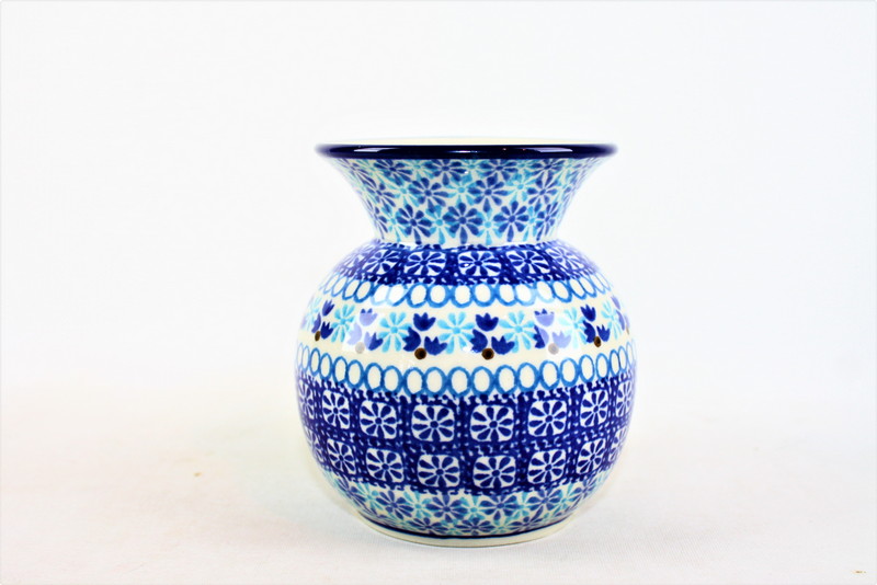 048 Bunzlau vaasje 2186X - 048 (). Bunzlau vaasje 2186X 048 schattig bol vaasje  fijn formaat 2 qlty twee kleine stipjes  aan de binnenkant hals.