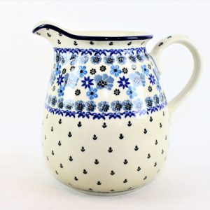 Bunzlau Bolle Kan 1985X - 082 (Bunzlau). Bunzlau Bolle Kan 1985X 082 Groot formaat bolle kan Water/ sap kan staat ook decoratief met een bos bloemen erin inhoud: 2 Liter.