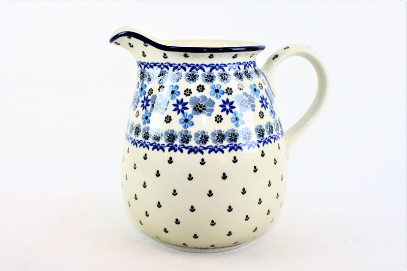 Bunzlau Bolle Kan 1985X - 082 (Bunzlau). Bunzlau Bolle Kan 1985X 082 Groot formaat bolle kan Water/ sap kan staat ook decoratief met een bos bloemen erin inhoud: 2 Liter.