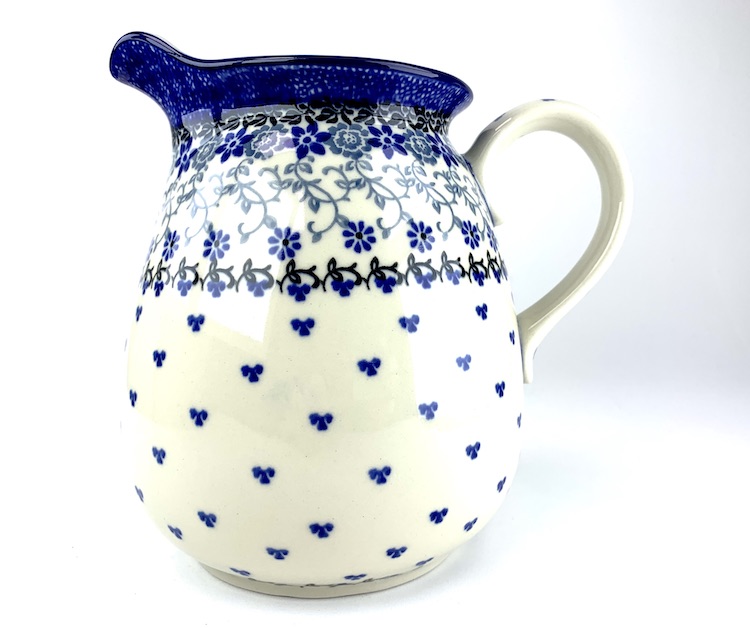 082 Bunzlau Bolle Kan 2158X - 082 (Bunzlau). 082 Bunzlau Bolle Kan 2158X Groot formaat bolle kan Water/ sap kan staat ook decoratief met een bos bloemen erin inhoud: 2 Liter.