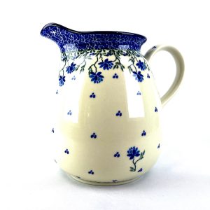 082 Bunzlau Bolle Kan 2415X - 082 (Bunzlau). 082 Bunzlau Bolle Kan 2415X Groot formaat bolle kan Water/ sap kan staat ook decoratief met een bos bloemen erin inhoud: 2 Liter.