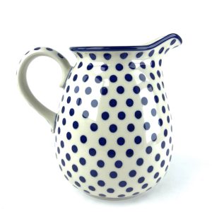 082 Bunzlau Bolle Kan 2519X - 082 (Bunzlau). 082 Bunzlau Bolle Kan 2519x Groot formaat bolle kan Water/ sap kan staat ook decoratief met een bos bloemen erin inhoud: 2 Liter.