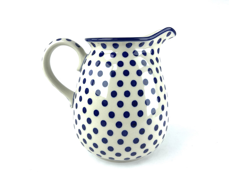 082 Bunzlau Bolle Kan 2519X - 082 (Bunzlau). 082 Bunzlau Bolle Kan 2519x Groot formaat bolle kan Water/ sap kan staat ook decoratief met een bos bloemen erin inhoud: 2 Liter.