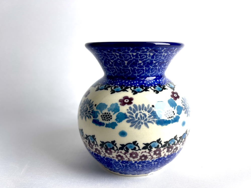 098 Bunzlau klein vaasje 2625X - 098 (Bunzlau). 098 Bunzlau klein vaasje 2625X Voor een klein boeketje bloemen.