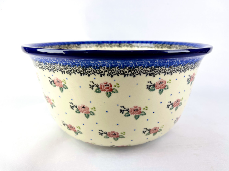 113 Bunzlau Diepe Schaal 1525X Ø 27 cm - 113 (Bunzlau). 113 Bunzlau Diepe Schaal 1525X Ø 27 cm 2e Qlty: kleine decoratiefout Prachtige zeer grote en diepe schaal Te gebruiken als fruitschaal grote maaltijd salade enz.