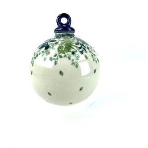 184 Bunzlau Kerstbal 2206X - 184 (Bunzlau). 184 Bunzlau Kerstbal 2206X Mooie decoratieve Bunzlau kerstbal&nbsp;.