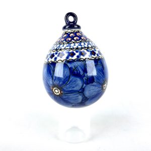 185  Bunzlau Kerstbal Druppelvorm 408 Poppy - 185 (Bunzlau). 185  Bunzlau Kerstbal Druppelvorm 408 Poppy Leuk voor in de boom Kerstdecoratie Fabriek: CA.