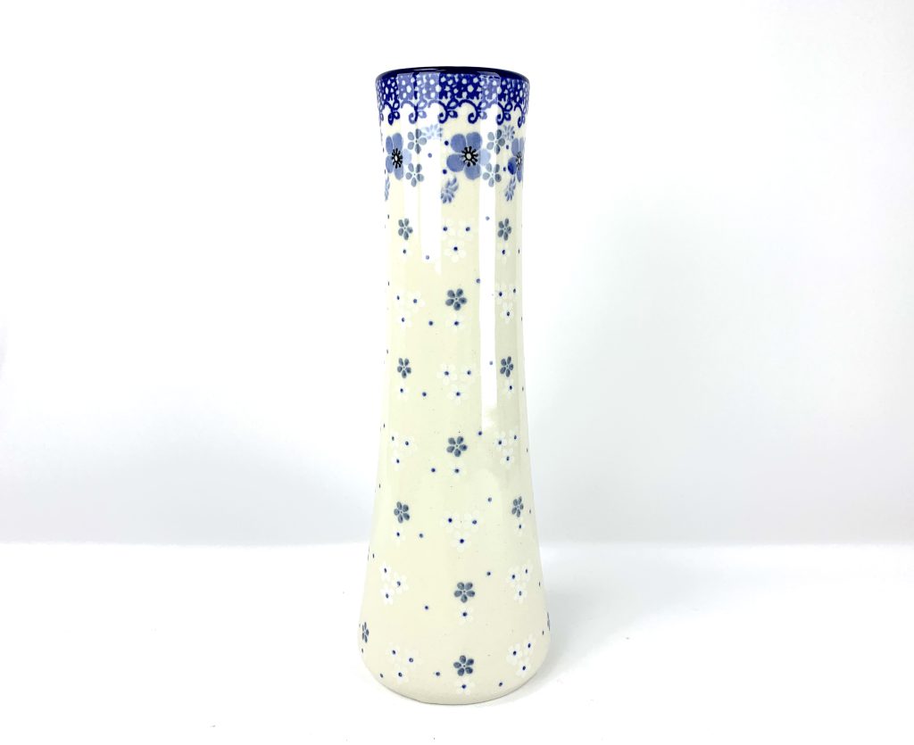 199 Bunzlau smal hoog vaasje 2341X - 199 (Bunzlau). 199  Bunzlau klein vaasje 2341X Leuk hoog vaasje voor een bosje bloemen.