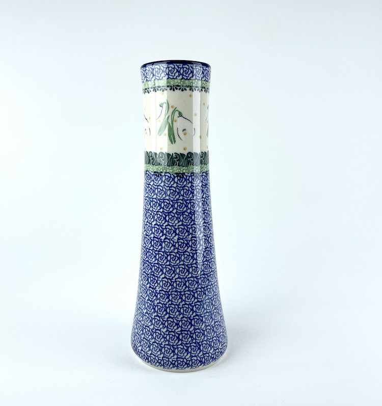 199 Bunzlau smal hoog vaasje 2582X - 199 (Bunzlau). 199 Bunzlau smal hoog vaasje 2582X Leuk hoog vaasje voor een bosje bloemen.