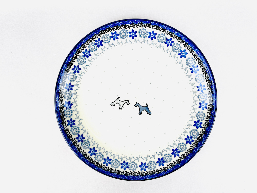 257 Bunzlau Dinerbord 2593X - 257 (Bunzlau). 257 Bunzlau Dinerbord 2593X Ook te gebruiken als lunch of serveerbord Let op de maat! Handgemaakt - duurzaam - origineel Bunzlau servies.