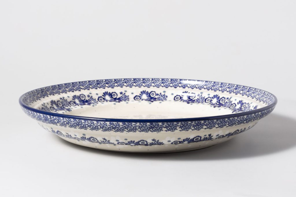 258 Bunzlau Grote lage Ronde Schaal 2327X - 258 (Bunzlau). 258 Bunzlau Grote lage Ronde Schaal 2327X 259 Alles op deze site is van de eerste kwaliteit tenzij anders is aangegeven Gegolfde rand Multi functionele schaal Fruitschaal