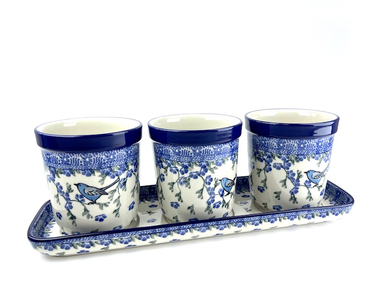 290 Bunzlau planten- cactus - kruidenpotjes op schaal 1935X - 290 (Bunzlau). 290 Bunzlau planten- cactus - kruidenpotjes op schaal 1935X schaal met drie potjes met een gaatje erin Mooie aanwinst voor in de keuken.