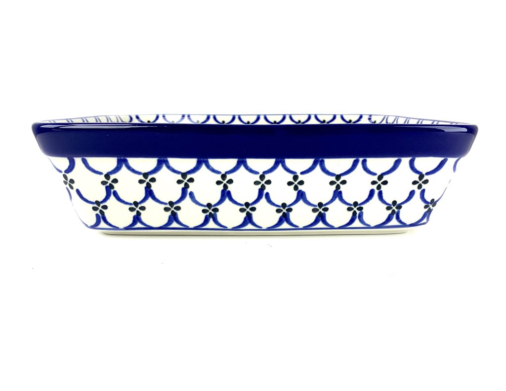 404 Bunzlau Rechthoekige schaal 103X Guirlande - 404 (Bunzlau). 404 Bunzlau Rechthoekige schaal 103X&nbsp; Formaat: 25x19 cm Ovenschaal Handig formaat geschikt voor&nbsp; 2 à 3 personen.