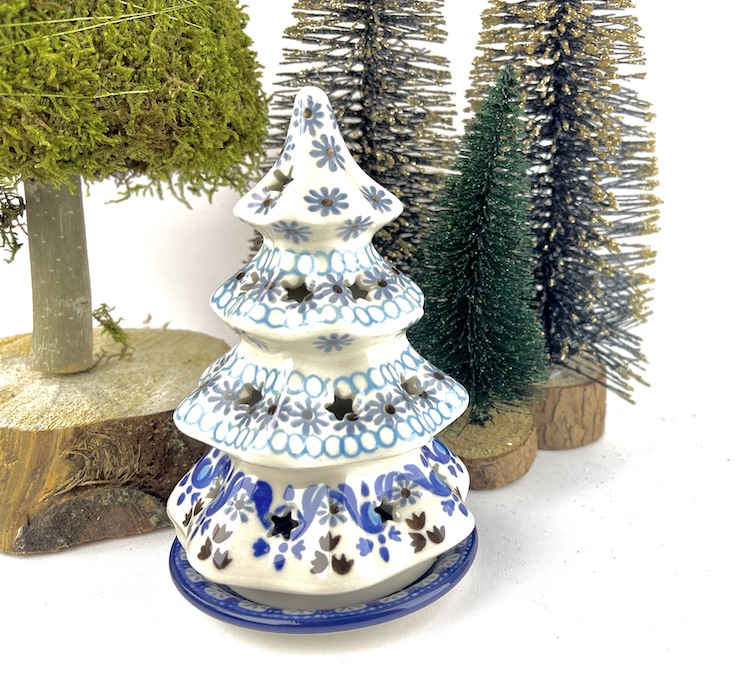 512 Bunzlau Kerstboom 15 cm 1026 - 512 (Bunzlau). 512 Bunzlau Kerstboom 15 cm 1026 Sfeervol waxinelicht In de vorm van een kerstboom.