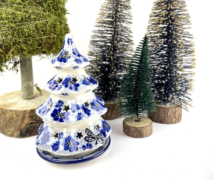 512 Bunzlau Kerstboom 15 cm 1443 - 512 (Bunzlau). 512 Bunzlau Kerstboom 15 cm 1443 Sfeervol waxinelicht In de vorm van een kerstboom.