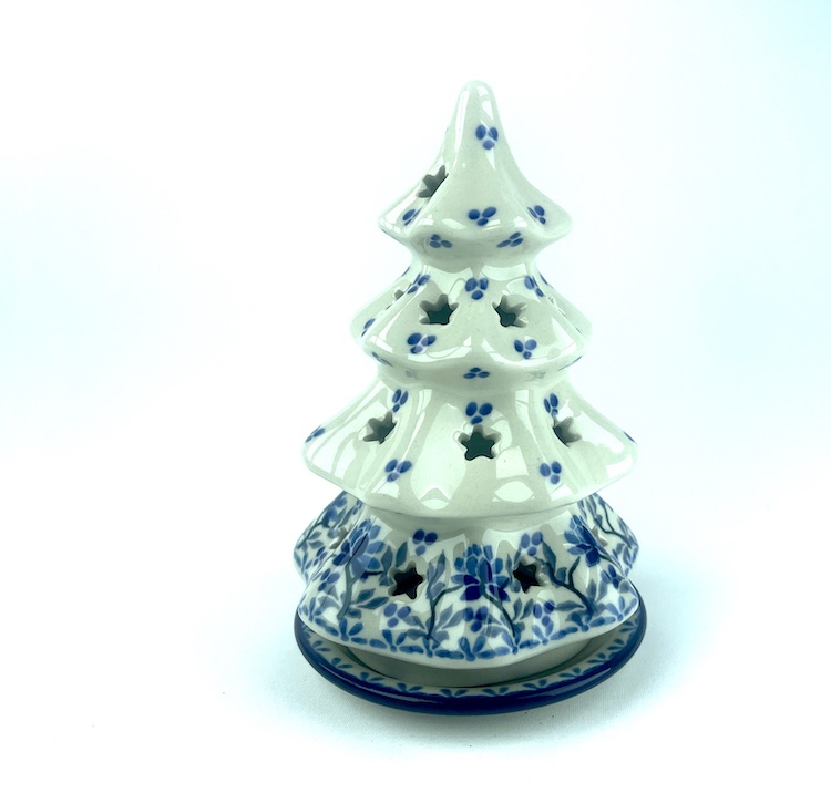 512 Bunzlau Kerstboom 15 cm 2524X - 512 (Bunzlau). 512 Bunzlau Kerstboom 15 cm 2524X Sfeervol waxinelicht In de vorm van een kerstboom.