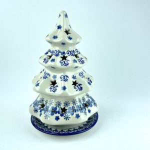 602 Bunzlau Kerstboom middel groot 20 cm 2094X - 602 (Bunzlau). 602 Bunzlau Kerstboom middel groot 20 cm 2094X Sfeervol waxinelicht In de vorm van een kerstboom.