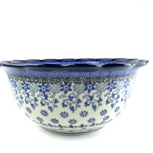 628 Bunzlau Geschulpte Schaal 1829X Ø 24 cm - 628 (Bunzlau). 628 Bunzlau Geschulpte Schaal 1829X Ø 24 cm 628 Mooie ronde schaal met een geschulpte