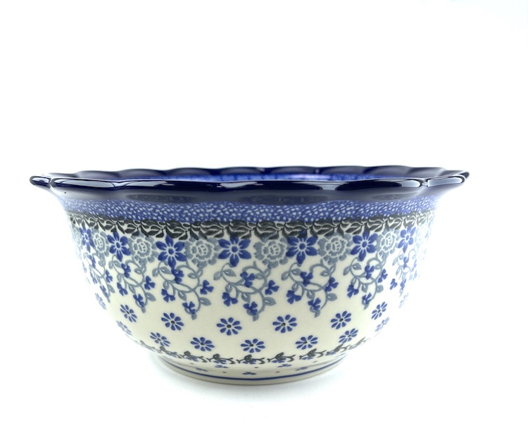 628 Bunzlau Geschulpte Schaal 1829X Ø 24 cm - 628 (Bunzlau). 628 Bunzlau Geschulpte Schaal 1829X Ø 24 cm 628 Mooie ronde schaal met een geschulpte