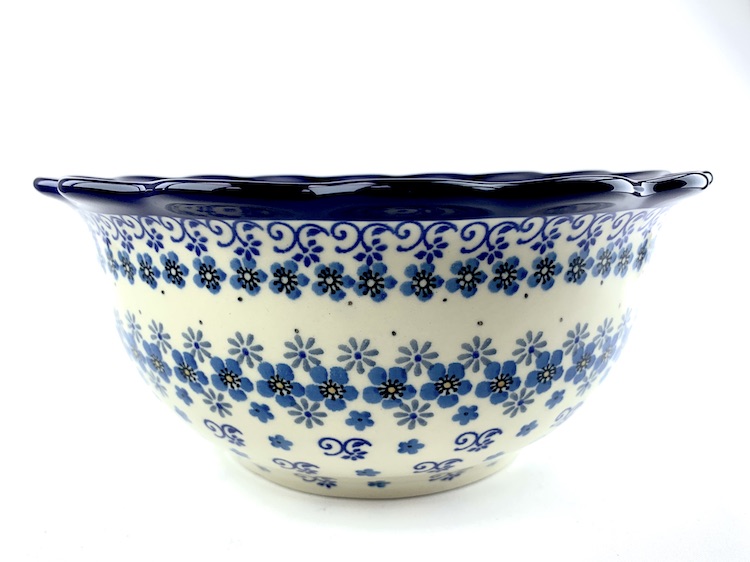 628 Bunzlau Geschulpte Schaal 2094 Ø 24 cm - 628 (Bunzlau). 628 Bunzlau Geschulpte Schaal 2094X Ø 24 cm&nbsp; Mooie ronde schaal met een geschulpte