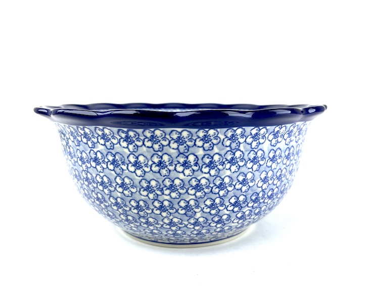 628 Bunzlau Geschulpte Schaal 2176X Ø 24 cm - 628 (Bunzlau). 628 Bunzlau Geschulpte Schaal 2176X Ø 24 cm 628 Mooie ronde schaal met een geschulpte