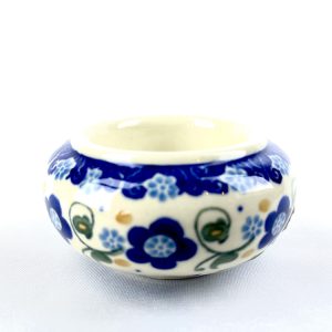 648 Bunzlau Waxinelichthouder 2088X - 648 (Bunzlau). 648 Bunzlau Waxinelichthouder 2088X 648 Met engeltjes rondom Voor nog meer sfeer in huis.