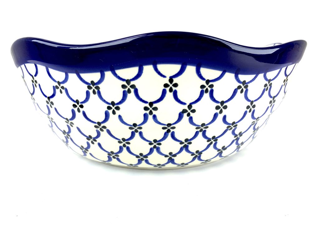 697 Bunzlau Schaal 27X Guirlande Ø29 cm - 697 (Bunzlau). 697 Bunzlau Schaal 27X Guirlande &nbsp;Ø29 cm&nbsp; Schaal met mooie golfrand Ideale schaal voor bv een grote (maaltijd) salade ook mooi als fruitschaal.