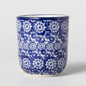 736 Bunzlau Mok zonder oor 2615X 60 ml - 736 (Bunzlau). 736 Bunzlau Mok zonder oor 2615X 60 ml Tumbler Deze tumbler mok kan gebruikt worden als koffiemokje  of (lepel) vaasje.