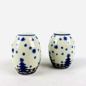 742 + 735 Bunzlau Zout en Peper Kerst - 742  (Bunzlau). 742 + 735 Bunzlau&nbsp;Zout en Peper set; twee stuks decor:339 Kerst Salt & Pepper Shaker 1 x 1 gaatje 1 x 3 gaatjes.