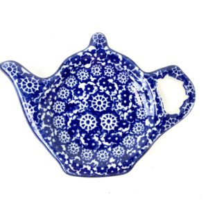 766 Bunzlau Theetipje 2615X - 766 (Bunzlau). 766 Bunzlau Theetipje 2615X In de vorm van een theepotje.