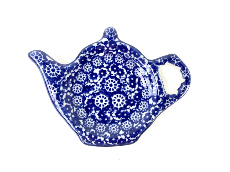 766 Bunzlau Theetipje 2615X - 766 (Bunzlau). 766 Bunzlau Theetipje 2615X In de vorm van een theepotje.