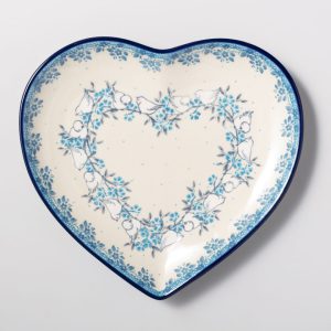 925 Bunzlau Serveerschaal Decor 2323X - 925 (Bunzlau). 925 Bunzlau ovale Serveerschaal Decor 2323X Ø 22/23 cm Hartvormige schaal om koekjes hapjes op te serveren.