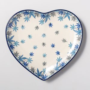 925 Bunzlau Serveerschaal Decor 2563X - 925 (Bunzlau). 925 Bunzlau ovale Serveerschaal Decor 2563X Ø 22/23 cm Hartvormige schaal om koekjes hapjes op te serveren.