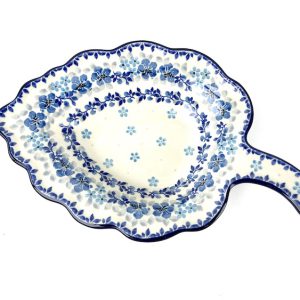 A61 Bunzlau Presenteerschaaltje 2643X - A61 (Bunzlau). A61 Bunzlau Kerstschaal presenteerschaaltje  2643X vorm blaadje Staat zo gezellig  op tafel met een lekkere bonbons