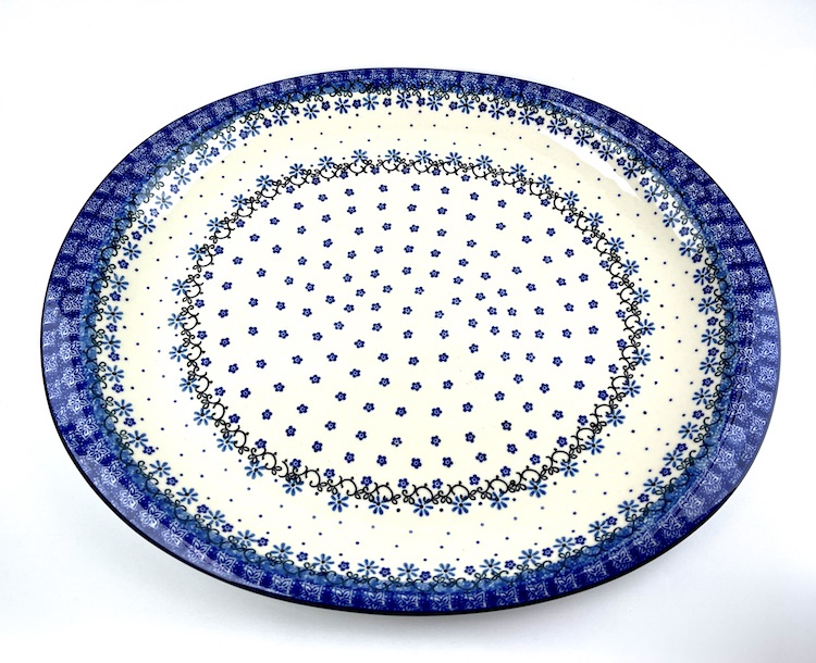 B45 Bunzlau Ovale Serveerschaal 1832X  - B45 (Bunzlau). B45 Bunzlau Ovale &nbsp;Serveerschaal 1832X Leuk als dienblad voor de mokjes Geschikt voor 8 mokjes Maar kan natuurlijk ook om hapjes op te serveren.