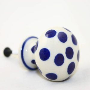 Bunzlau Kastknop Crazy Dots 61X - 441 (Bunzlau). Bunzlau kastknop Crazy Dots 61X 441 Leuk als haakje&nbsp; of meerdere knopjes om een kastje mee op te pimpen.