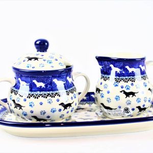 Bunzlau Roomstel Compleet Teckel 2151X - 422  (Bunzlau). Bunzlau Roomstel Compleet Teckel 2151X&nbsp;422&nbsp; Suikerpotje Hoogte 10 cm inhoud 200 ml Melkkannetje Hoogte 8 cm inhoud 200 ml met een schotel.