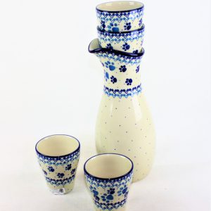 Bunzlau Waterkaraf D18 1767X  set:karaf plus waterbekers  - D18  (Bunzlau). Bunzlau Waterkaraf D18&nbsp; 1767X &nbsp;D19 Complete set : Karaf plus 4 x waterbekers Inhoud 1 liter&nbsp; Mooie kan voor water - sap of wijn&nbsp;.