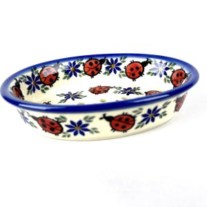 Bunzlau Zeepschaaltje 9 - Zeepbakje 9 (Bunzlau). Bunzlau Zeepschaaltje 9 Mooi ovaal zeepbakje met 3 gaatjes Fabriek: Andy.