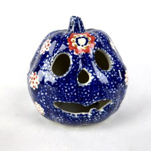 Bunzlau pompoen pom 34 - pom 34 (Bunzlau). Bunzlau pompoen pom 34 Niet alleen leuk voor Halloween Past een waxinelichtje in Ook als sfeermaker in en om huis.