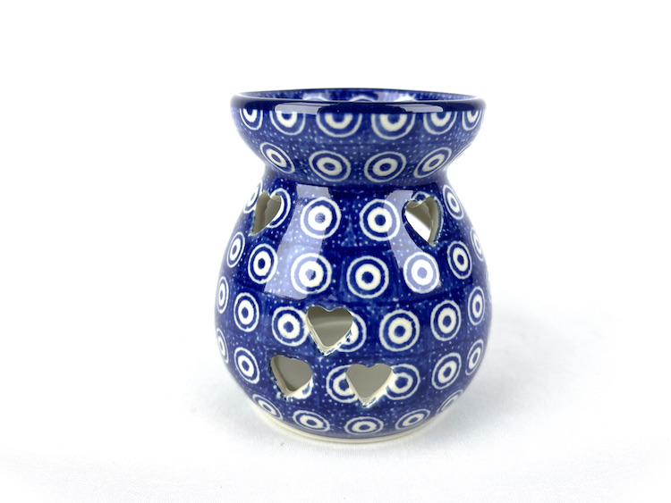 D07 Bunzlau Waxinelichthouder 1294X - D07 (Bunzlau). D07 Bunzlau Waxinelichthouder 1294X Met hartjes Sfeervol waxinelichtje geurbrander.