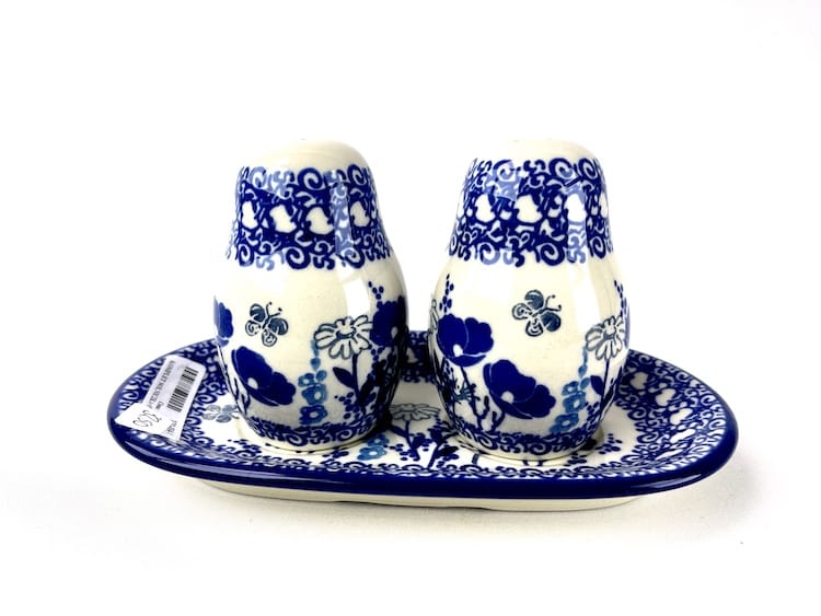 131 peper en zoutstel 2900X - 131 (Bunzlau). 131 peper en zoutstel 2900X Peper en zoutstel met bordje 1 x 1 gaatje 1 x 4 gaatjes.