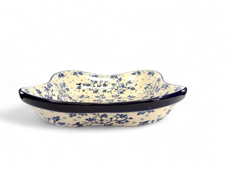 284 Bunzlau Schaal vierkant golf rand 3206X - 284 (Bunzlau). 284X  Bunzlau Schaal vierkant golf rand 3206X  284 Prachtige ruime vierkante schaal Salad Bowl  stokbroodjes
