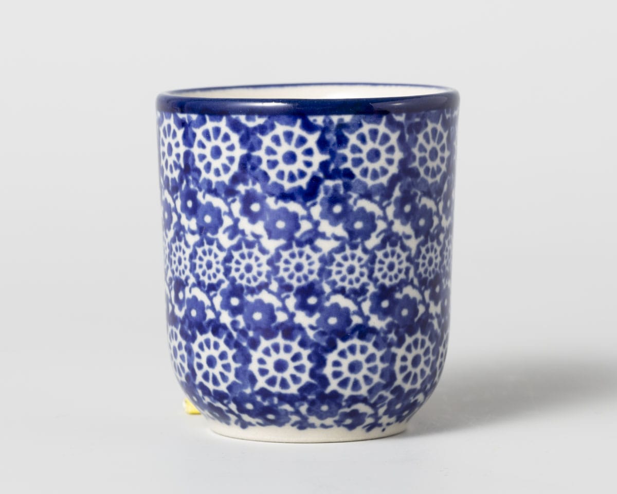 736 Bunzlau Mok zonder oor 2615X 60 ml - 736 (Bunzlau). 736 Bunzlau Mok zonder oor 2615X 60 ml Tumbler Deze tumbler mok kan gebruikt worden als koffiemokje  of (lepel) vaasje.
