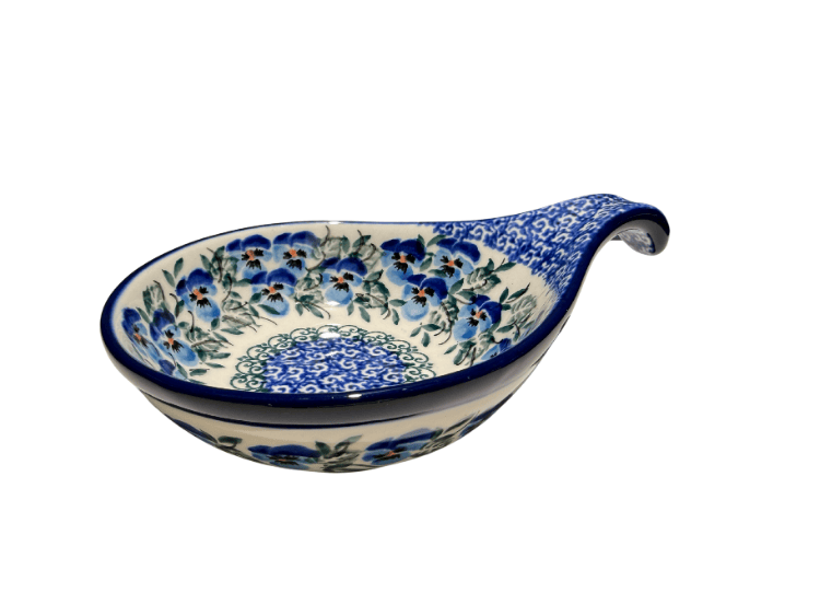 174  Bunzlau Lepelhouder 2273X - 174 (Bunzlau). 174&nbsp; Bunzlau Lepelhouder 2273X Casserole schaaltje Wordt ook als lepehouder gebruikt of als tapas schaaltje.
