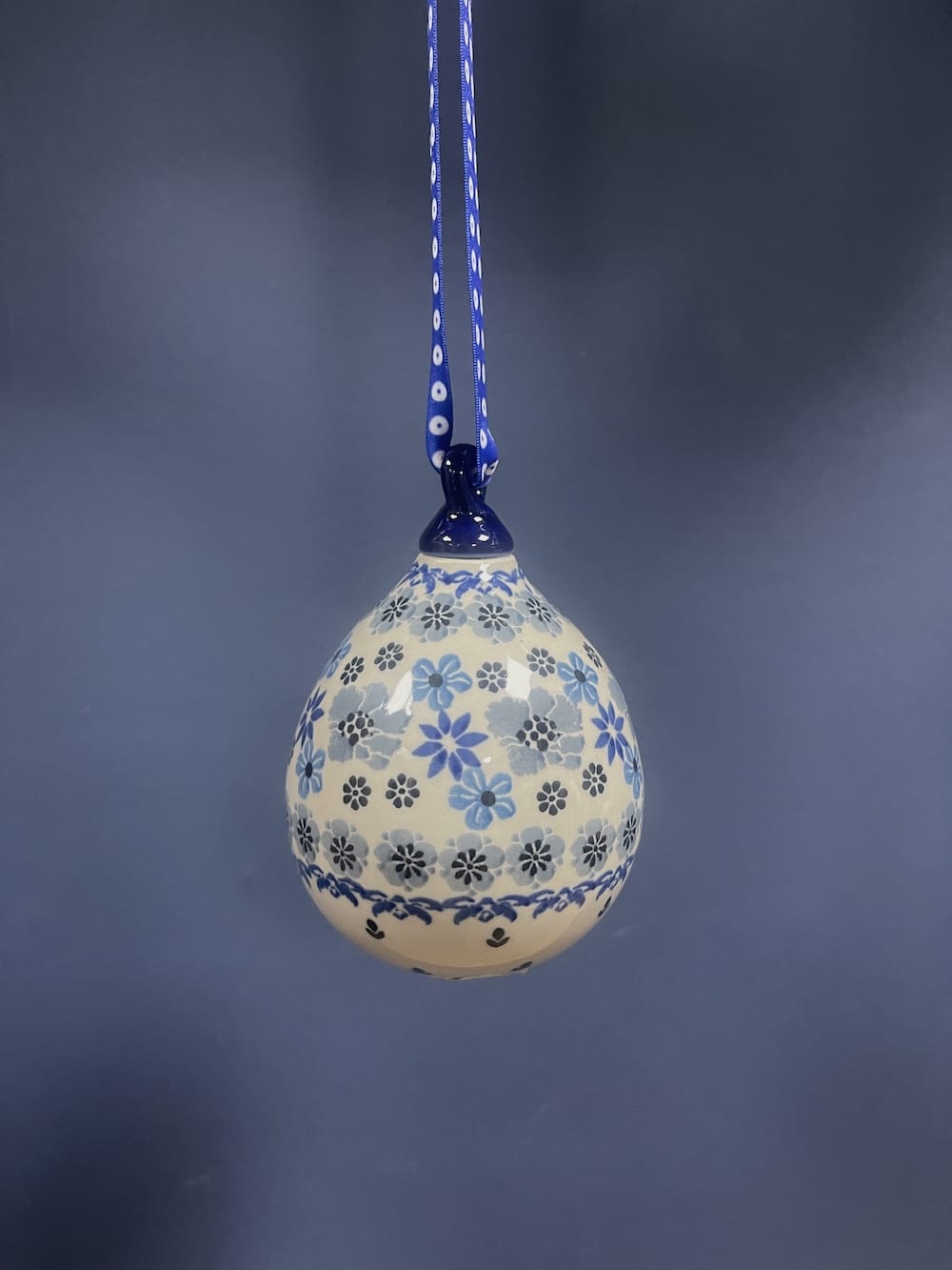 185 Bunzlau Kerstbal Druppel vorm 2083 - 185 (Bunzlau). 185  Bunzlau Kerstbal Druppel vorm  2083 Leuk voor in de boom Kerstdecoratie Fabriek: CA.