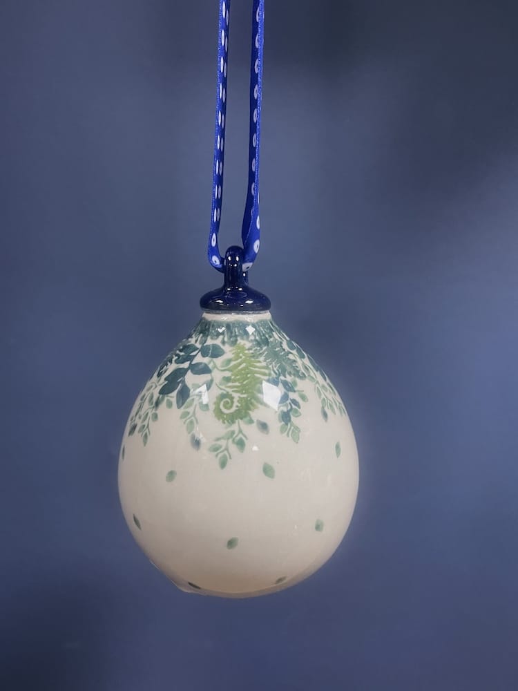 185  Bunzlau Kerstbal Druppel vorm 2206 - 185 (Bunzlau). 185  Bunzlau Kerstbal Druppel vorm  2206 Leuk voor in de boom Kerstdecoratie Fabriek: CA.