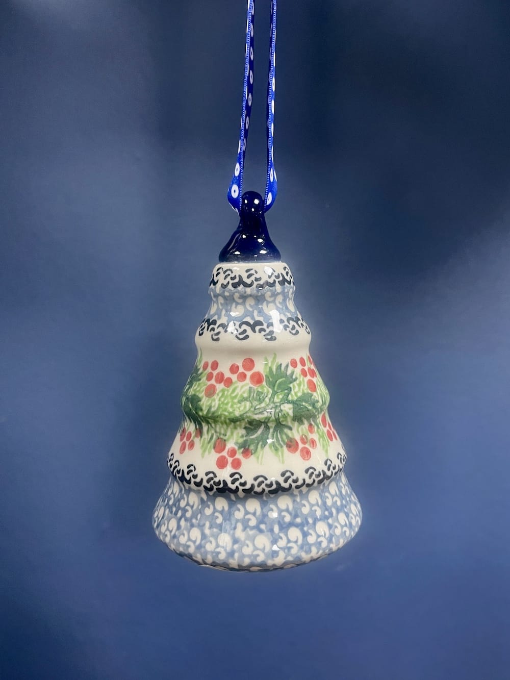 189 Bunzlau Kerstbal 1734 - 189 (Bunzlau). 189 Bunzlau Kerstbal 1734 Mooie decoratieve Bunzlau kerstbal .