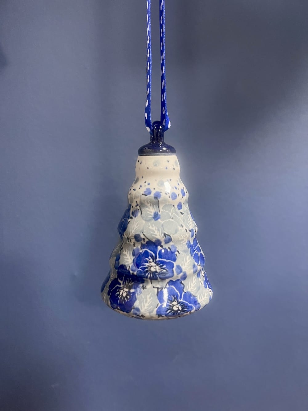 189 Bunzlau Kerstbal U4826 - 189 (Bunzlau). 189 Bunzlau Kerstbal U4826 Unikat 1e Qty Mooie decoratieve Bunzlau kerstbal .